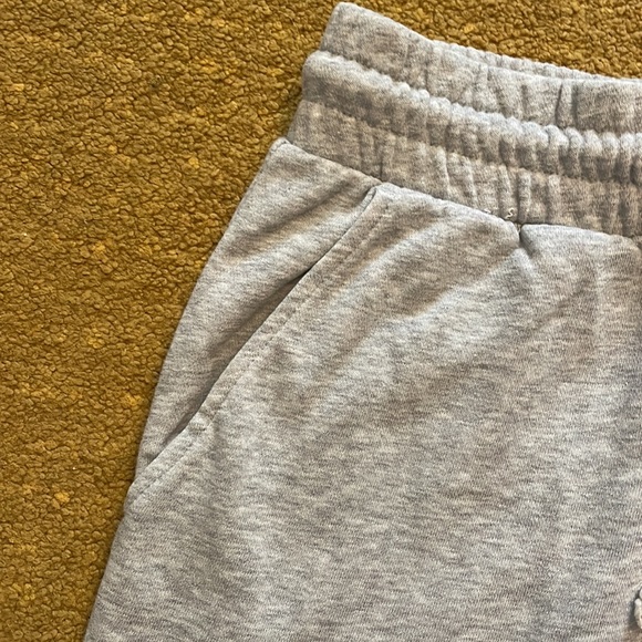 H&M divided raw hem terry cloth high rise jogging short size xs - Picture 5 of 7